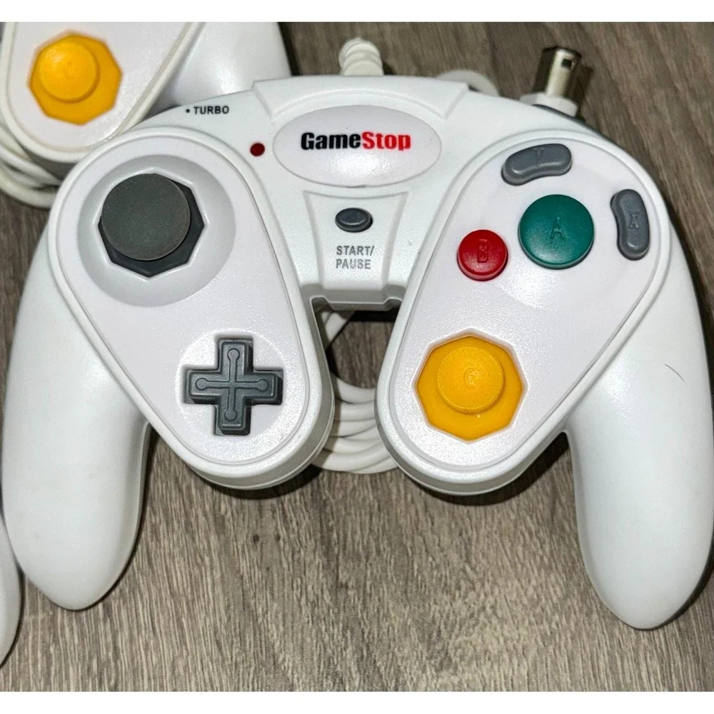GameStop Wired Controllers for Nintendo GameCube Set of 3 White Turbo READ